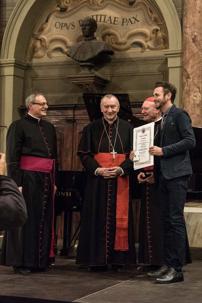 Francesco Lorenzi premiato da Papa Francesco